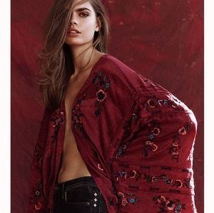 🍒NWT🍒 FREE PEOPLE EMBROIDERED KIMONO